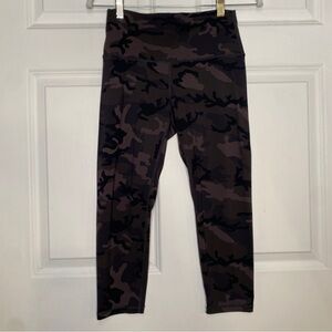 Zyia Active Grey Green Black Tan Camo Print Capri Length Leggings Size 4